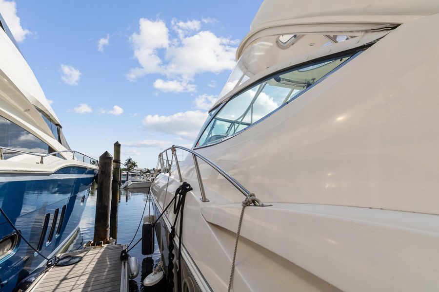 2007 Cruisers Yachts 520 Express