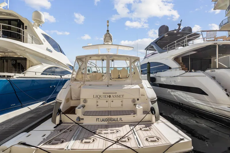  Yacht Photos Pics 2007 Cruisers Yachts 520 Express docked in Fort Lauderdale, FL.