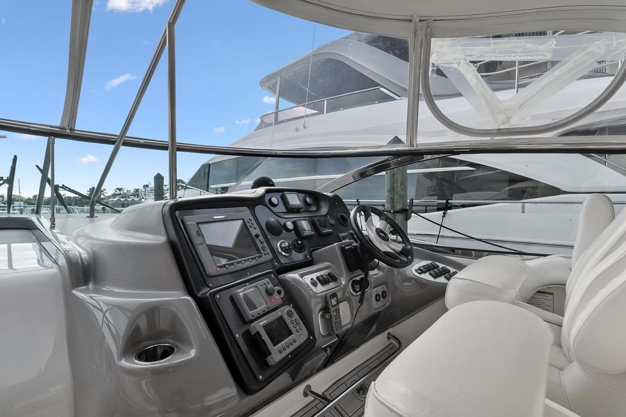 2007 Cruisers Yachts 520 Express