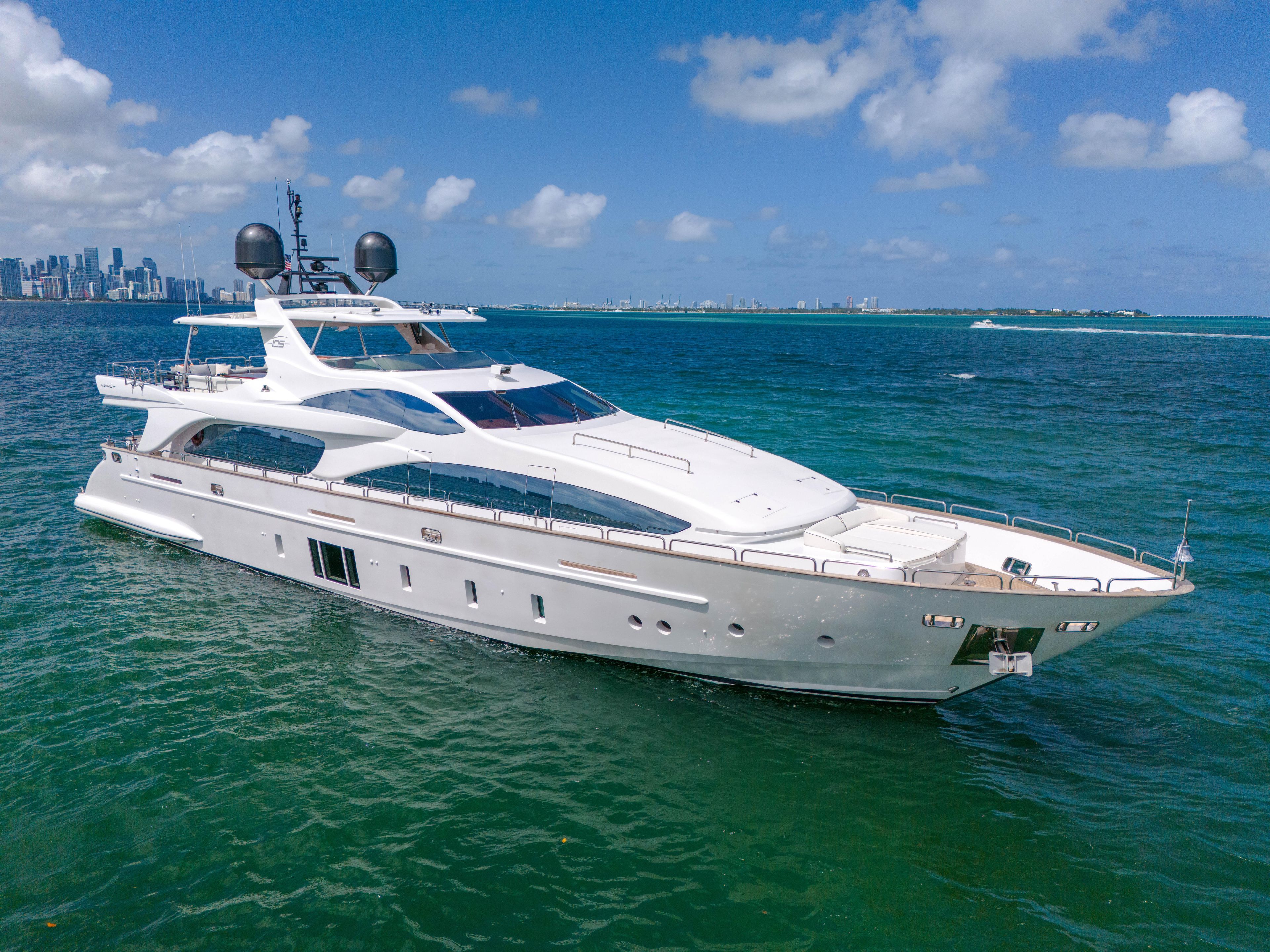 2012 Azimut 105 