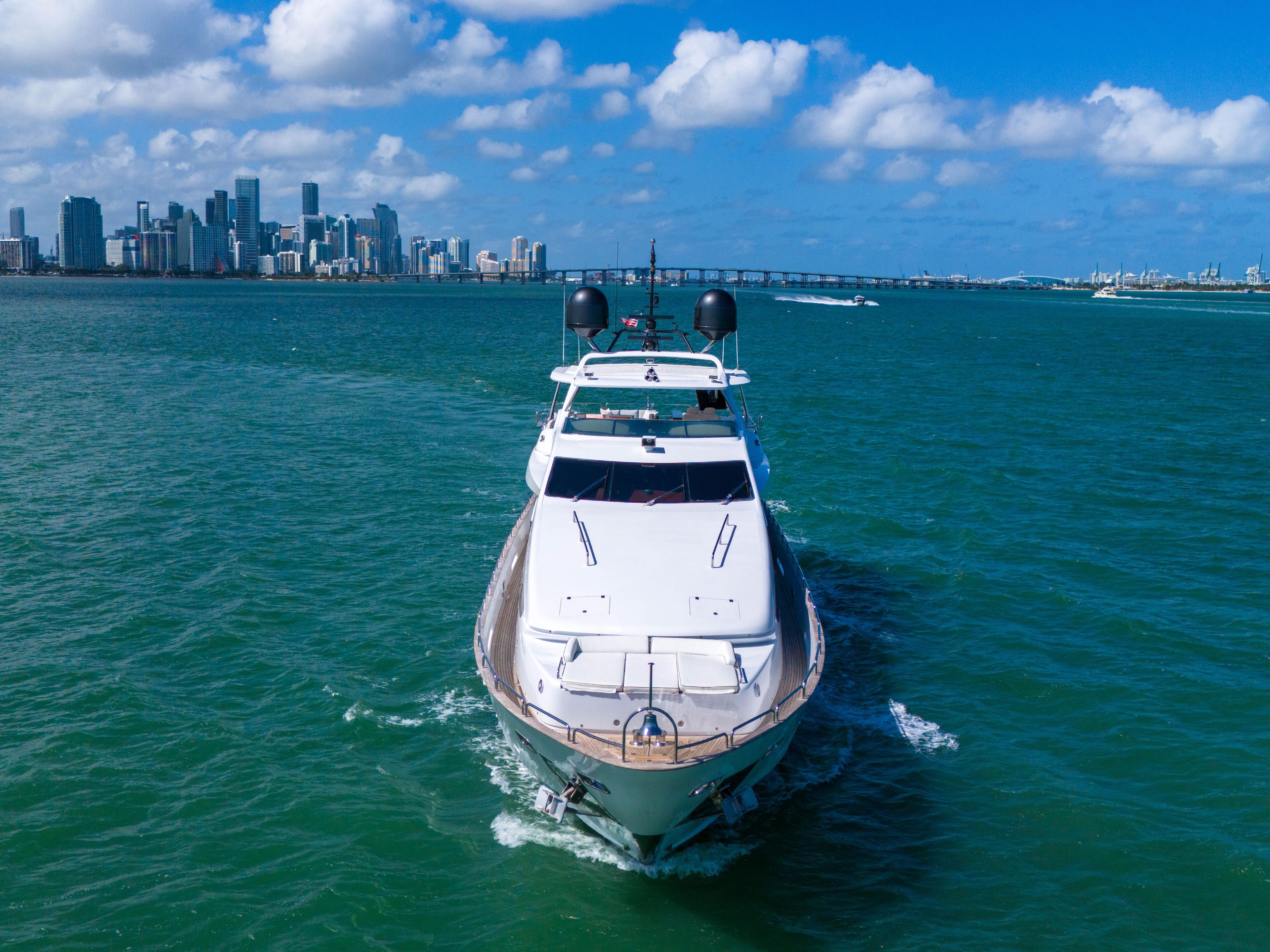 2012 Azimut 105 
