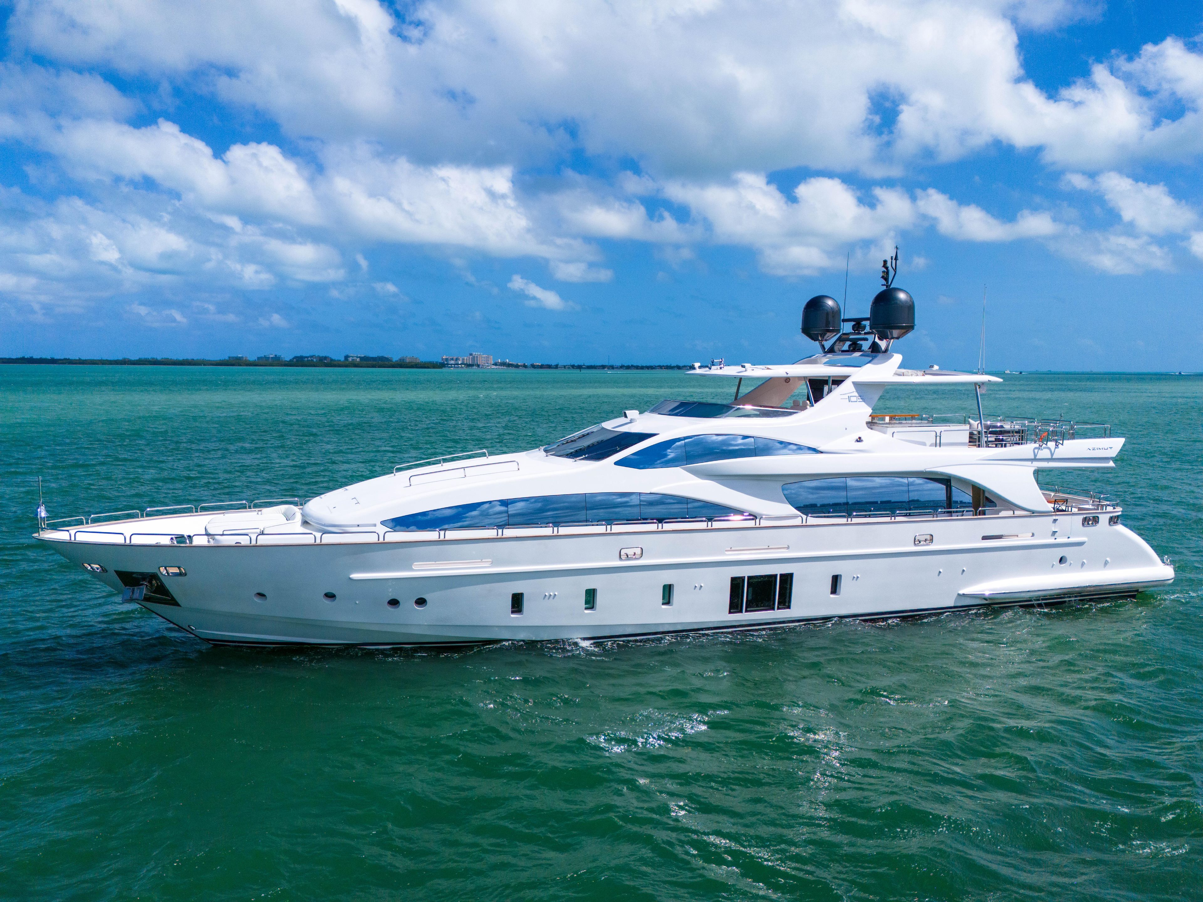 2012 Azimut 105 