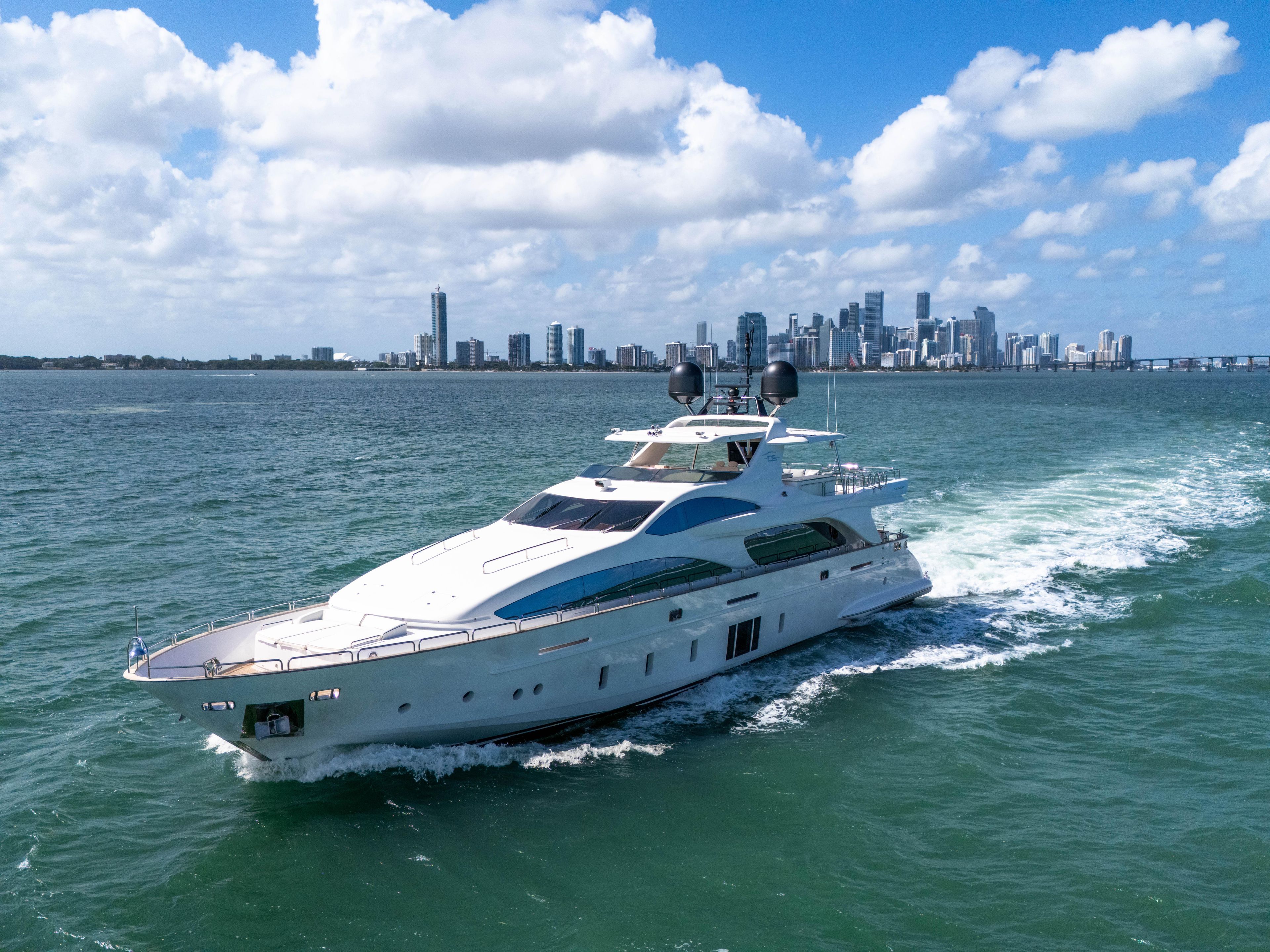 2012 Azimut 105 