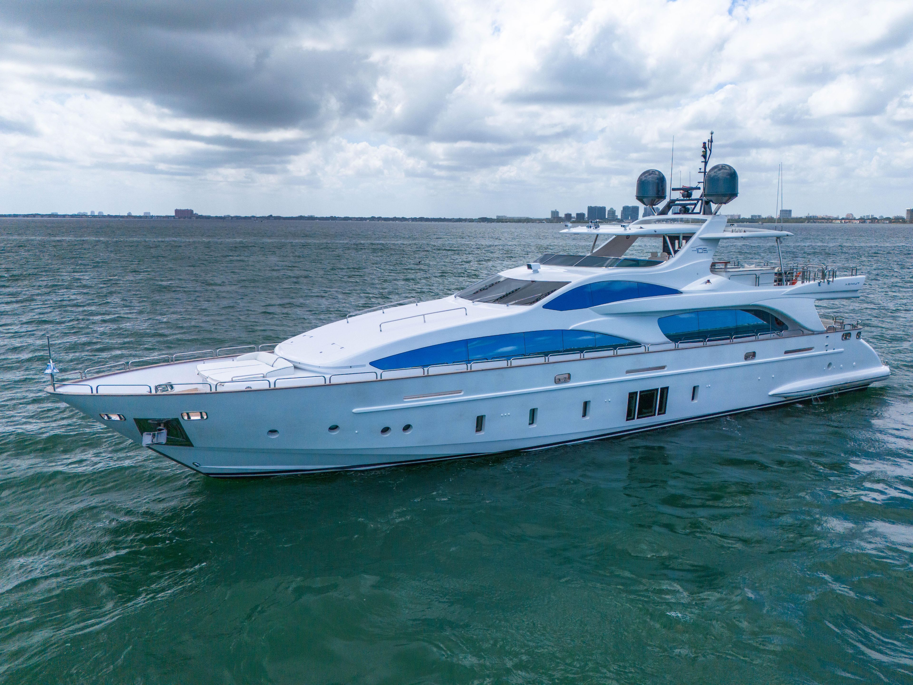 2012 Azimut 105 