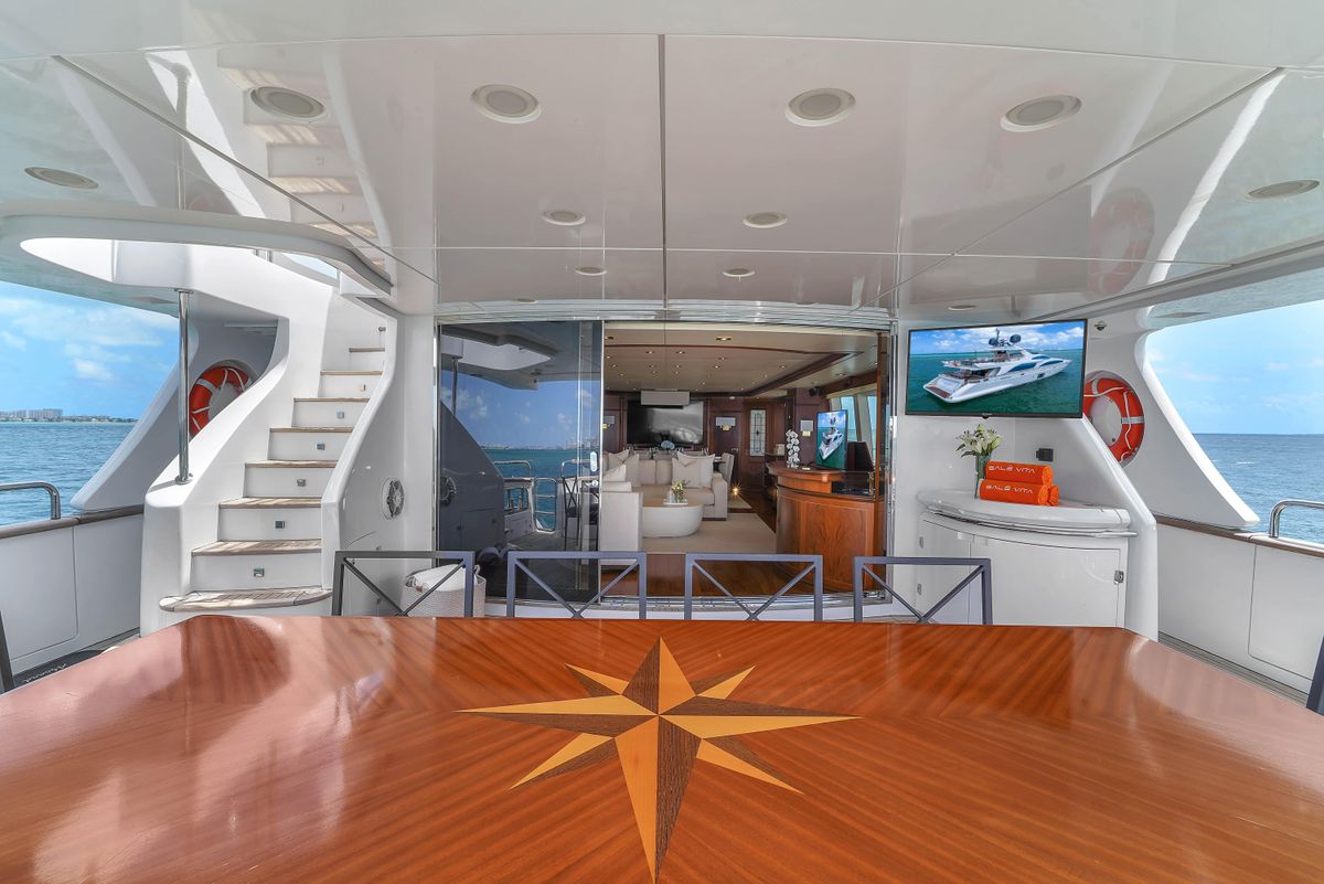 2012 Azimut 105 