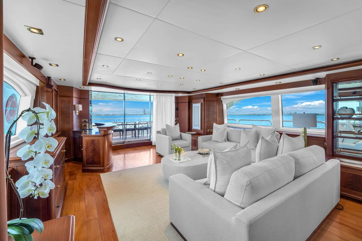 2012 Azimut 105 