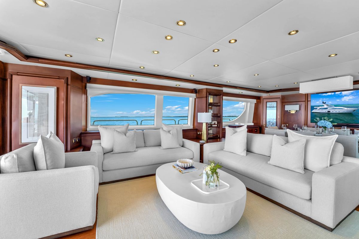 2012 Azimut 105 