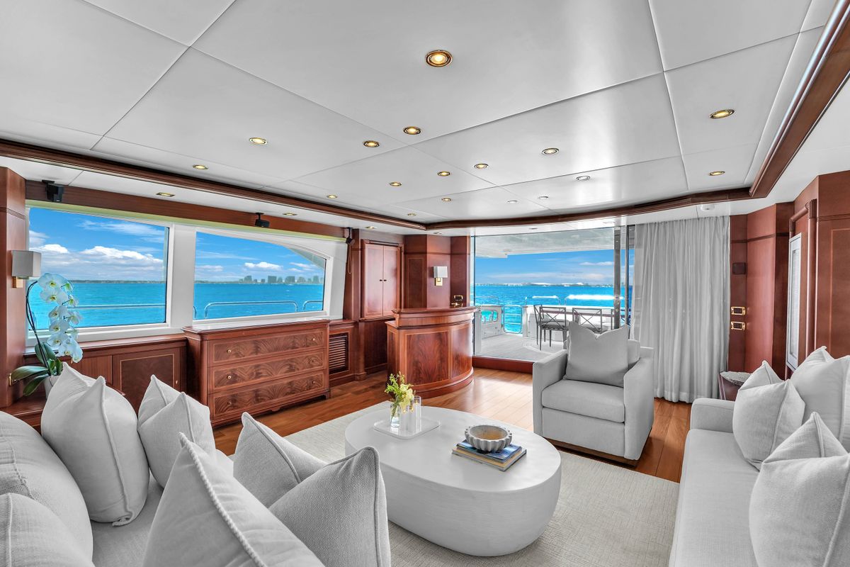 2012 Azimut 105 