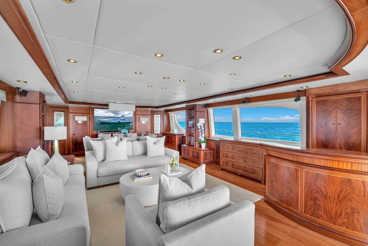 2012 Azimut 105 