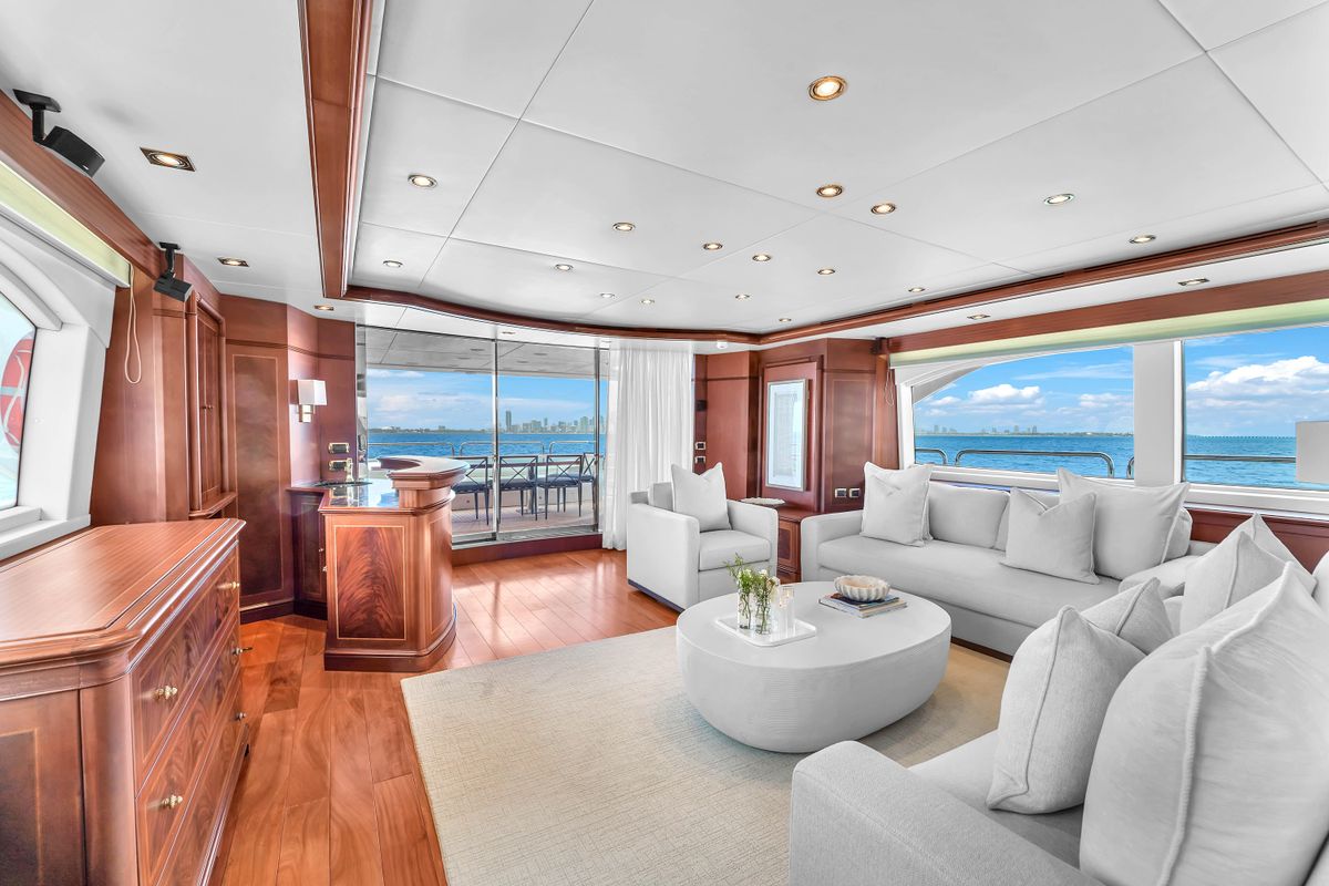 2012 Azimut 105 