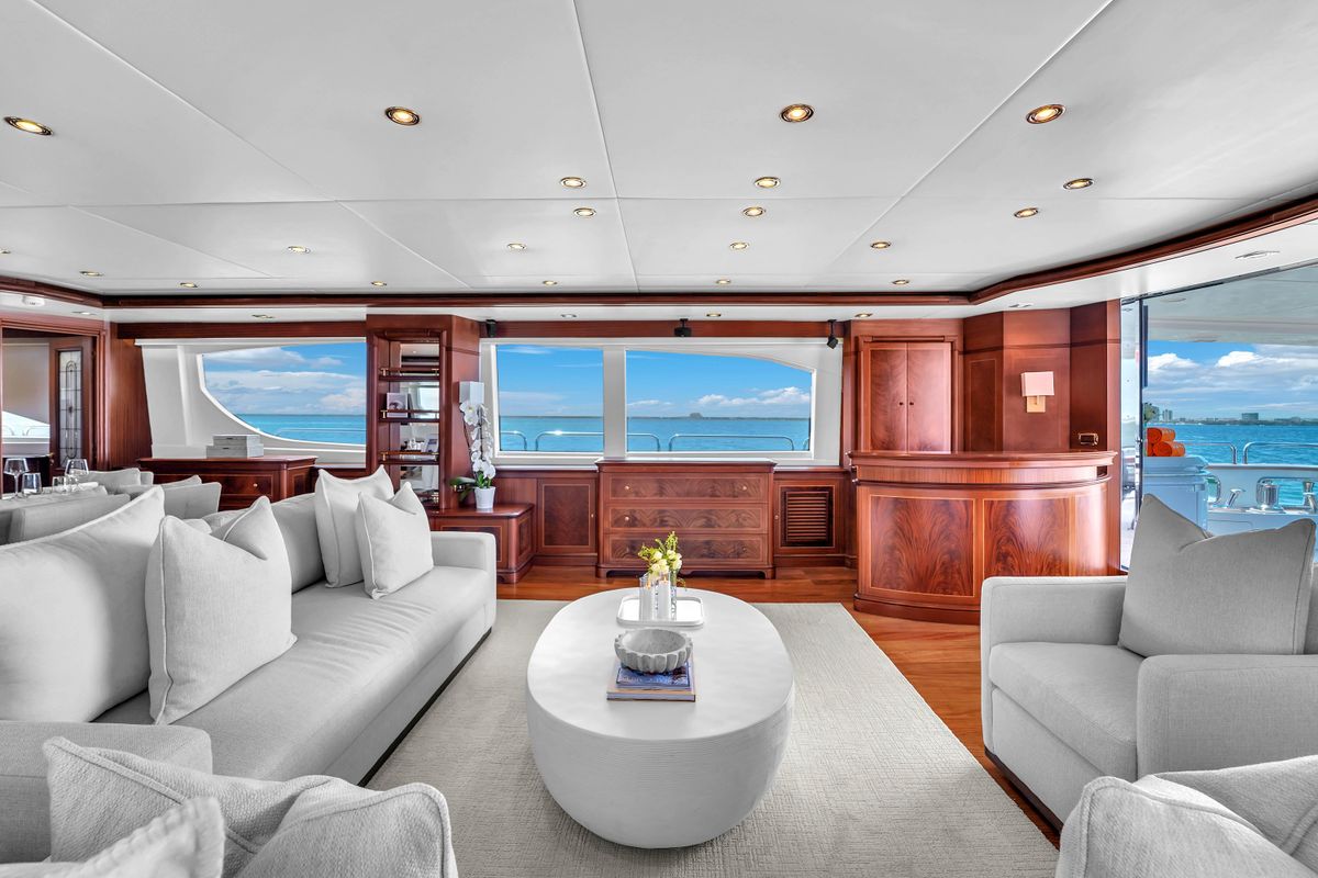 2012 Azimut 105 