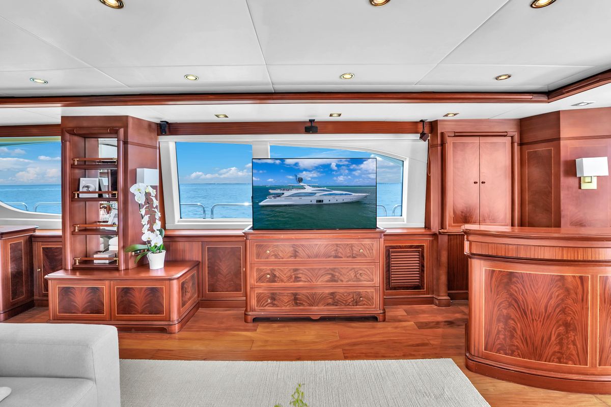 2012 Azimut 105 