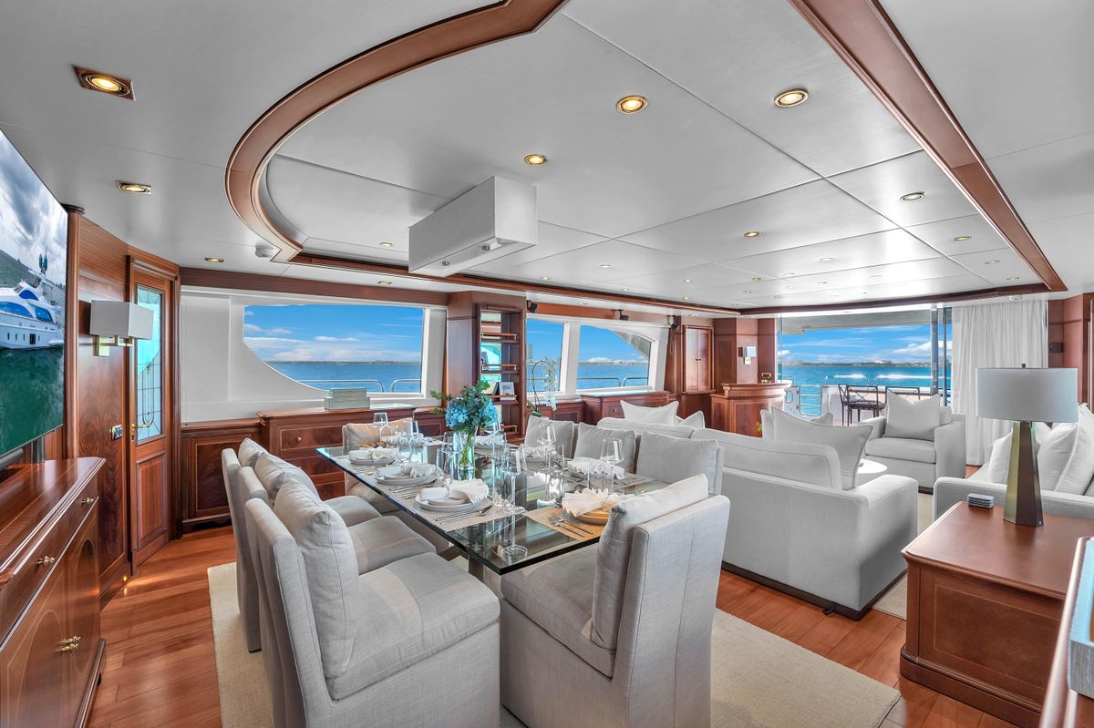 2012 Azimut 105 
