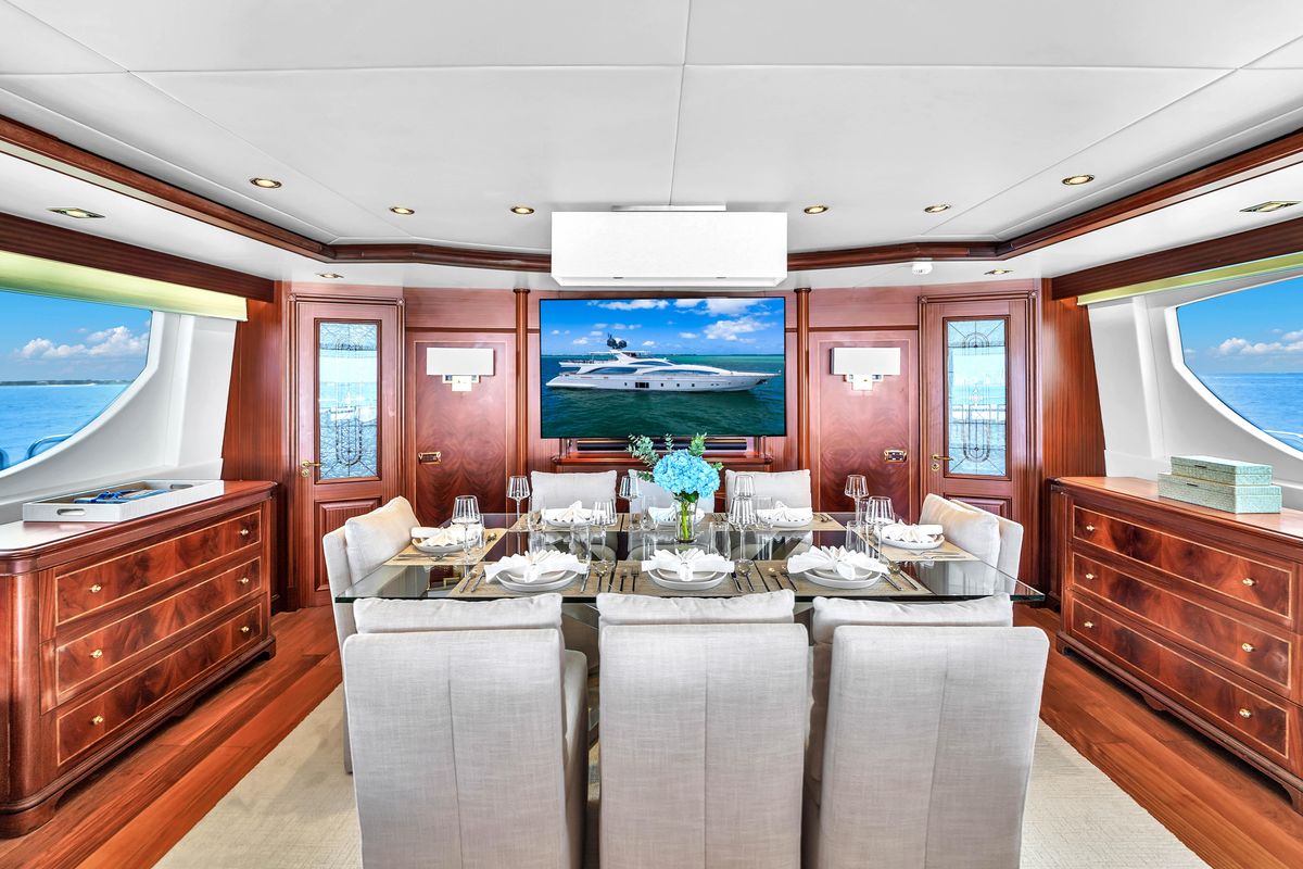 2012 Azimut 105 