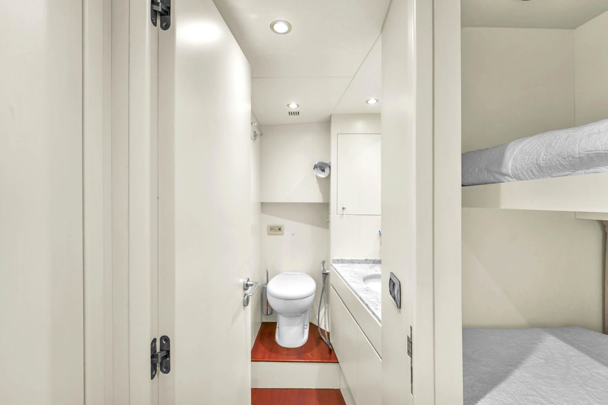 2012 Azimut 105 