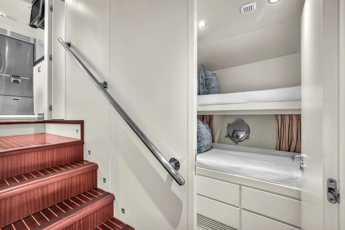 2012 Azimut 105 