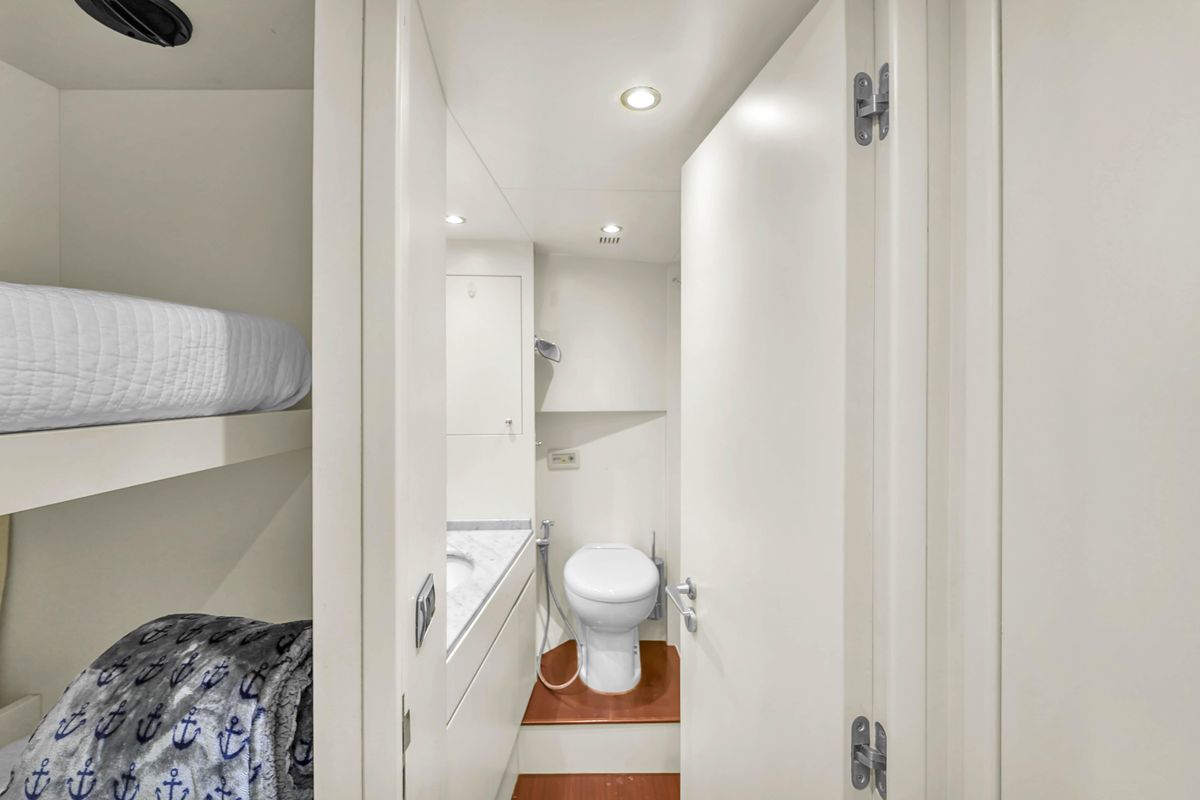 2012 Azimut 105 