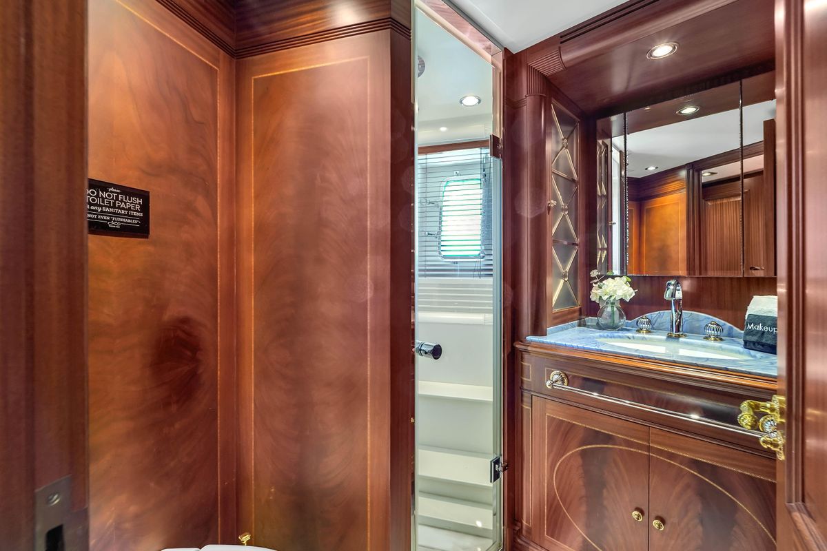 2012 Azimut 105 