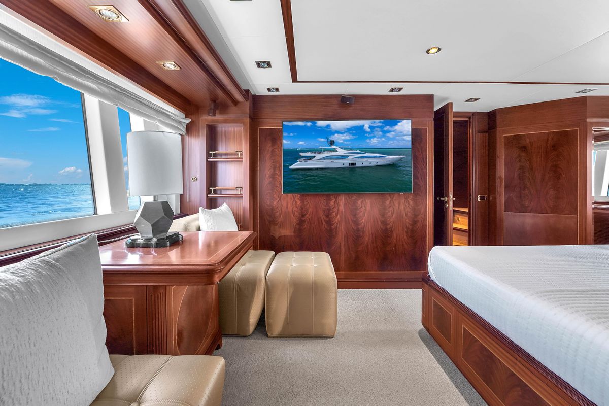 2012 Azimut 105 