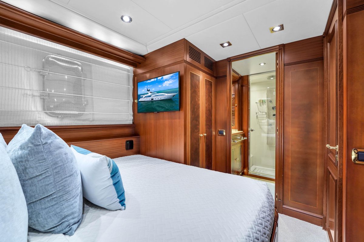2012 Azimut 105 