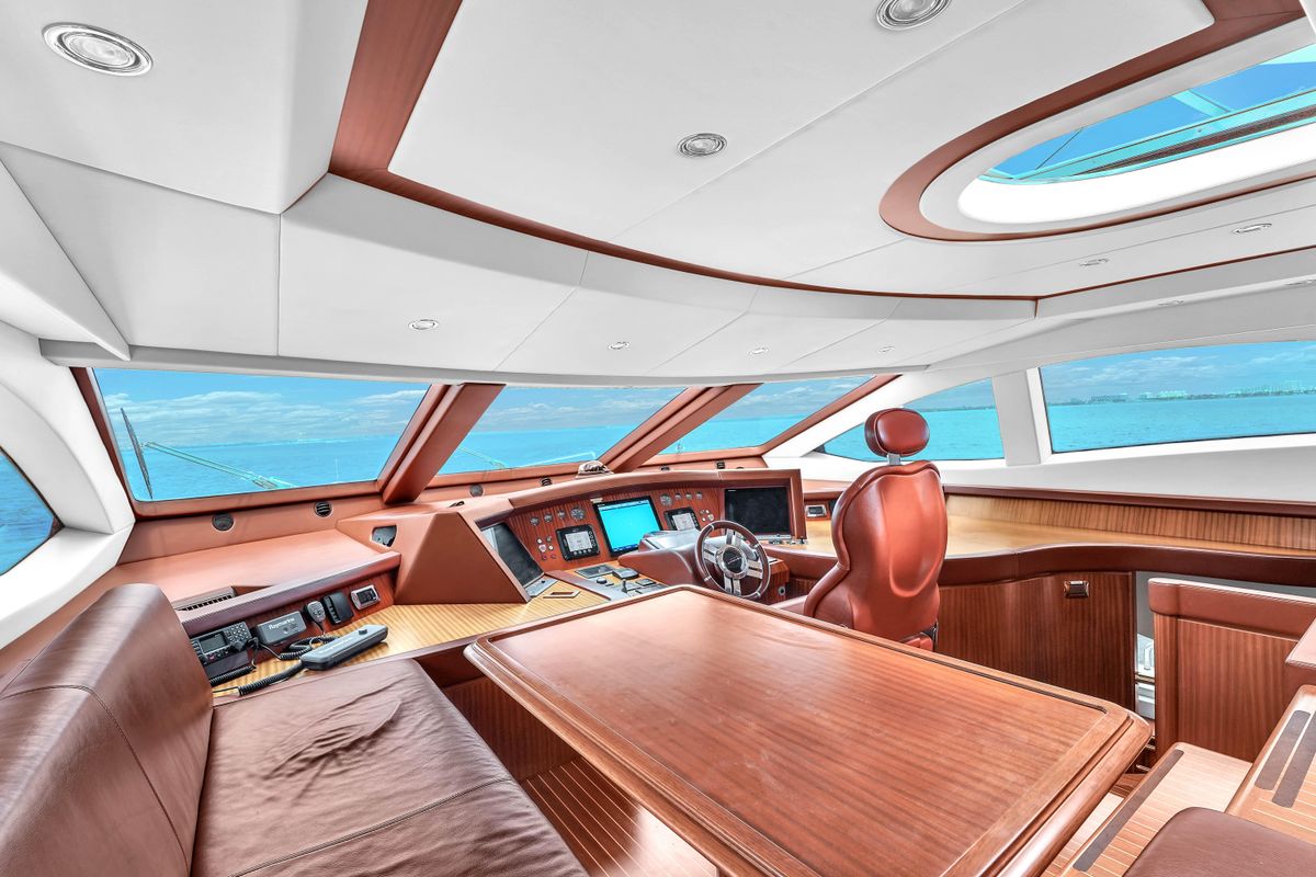 2012 Azimut 105 