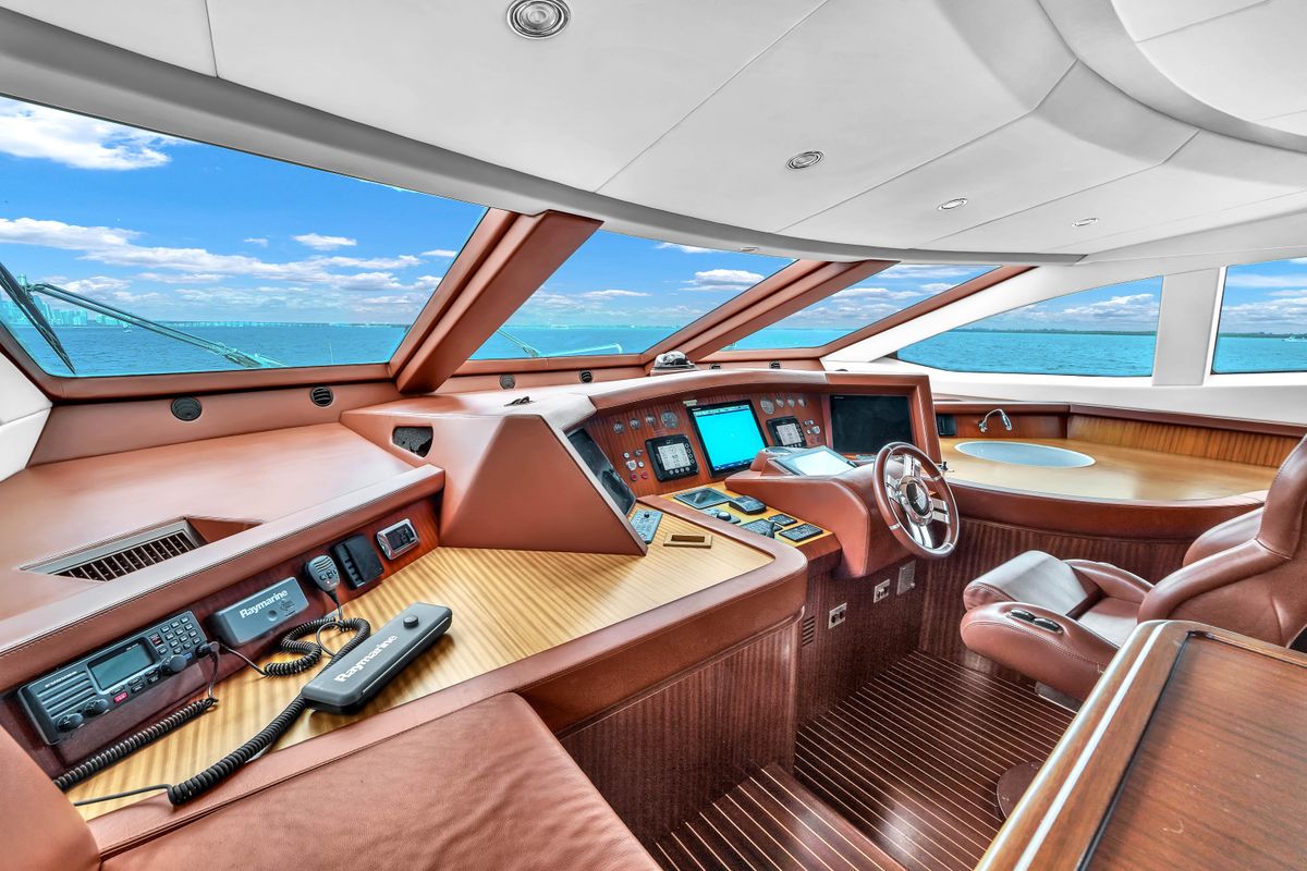 2012 Azimut 105 