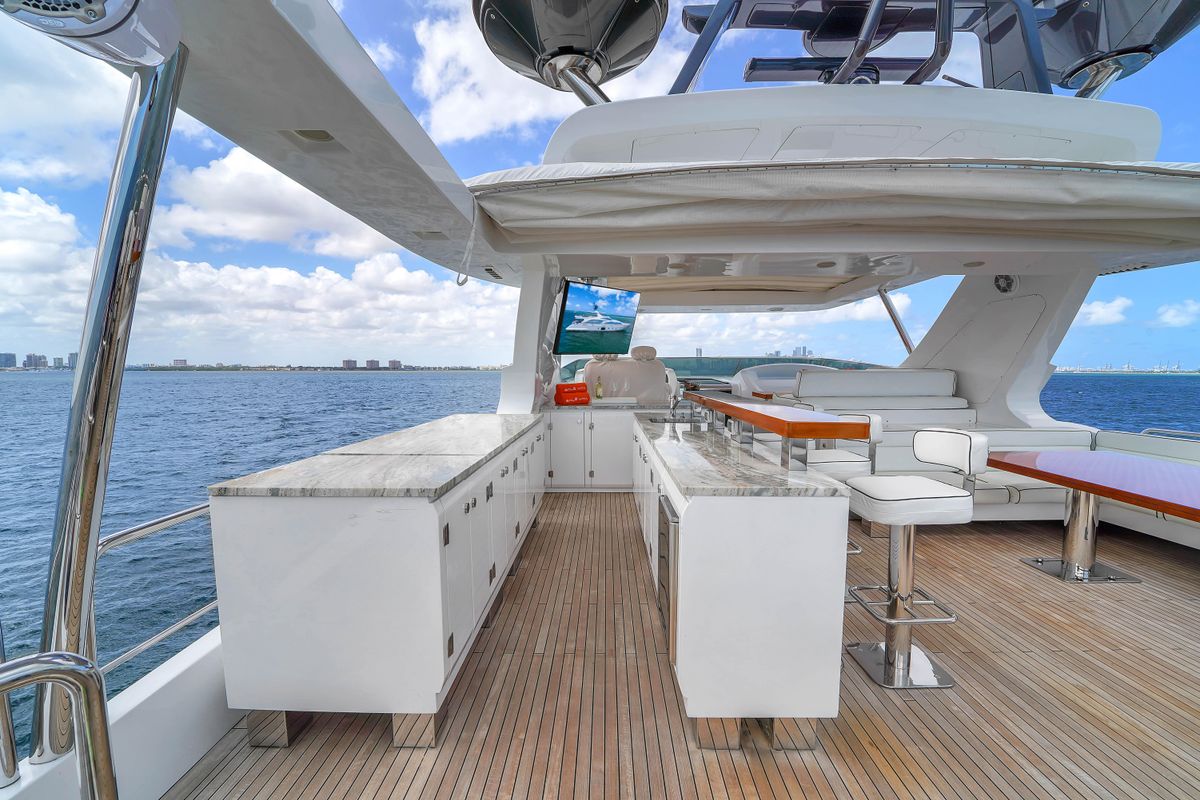 2012 Azimut 105 