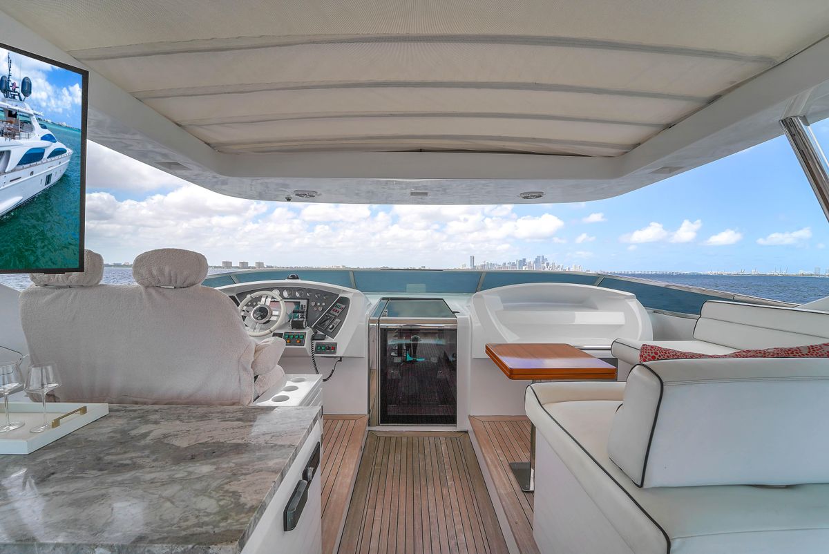 2012 Azimut 105 
