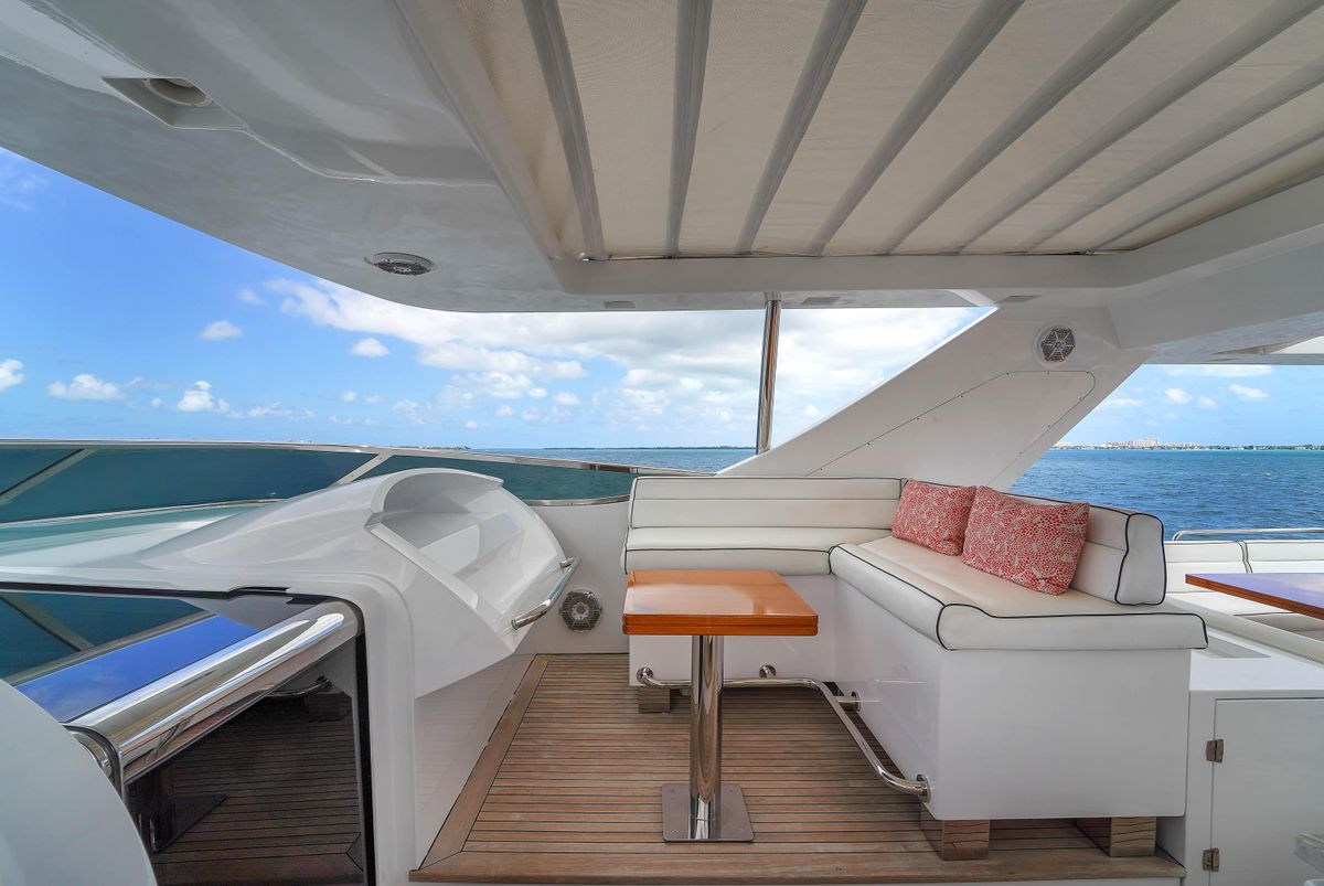 2012 Azimut 105 
