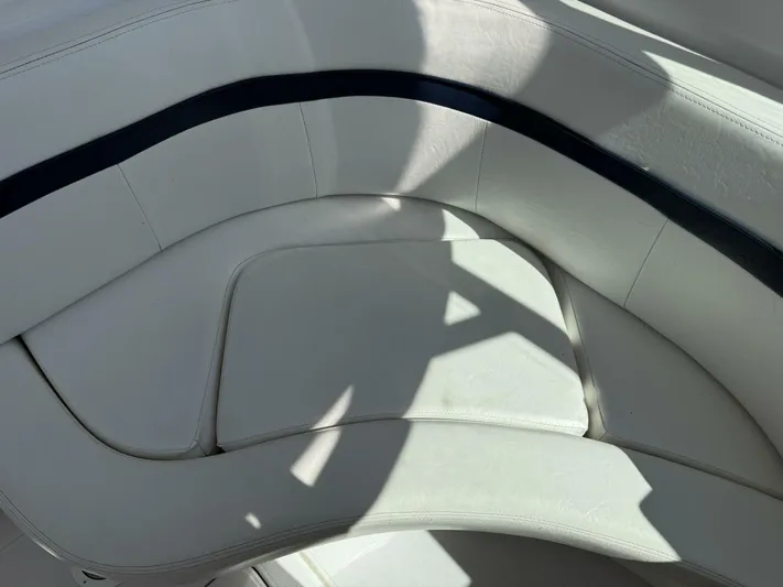  Yacht Photos Pics White leather seating on a 2007 Donzi 38 ZSF boat, featuring sleek design.