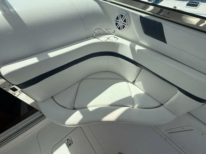 Yacht Photos Pics 2007 Donzi 38 ZSF boat interior with white seating and cup holders.