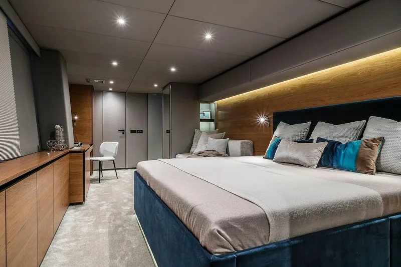  Yacht Photos Pics Luxurious bedroom interior on 2026 Sunreef 80 yacht, featuring modern design and elegant furnishings.