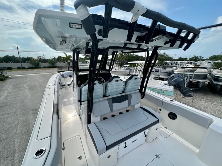 Yacht Photos Pics 2025 Robalo R300 boat interior with seating and console, showcasing modern design and spacious layout.