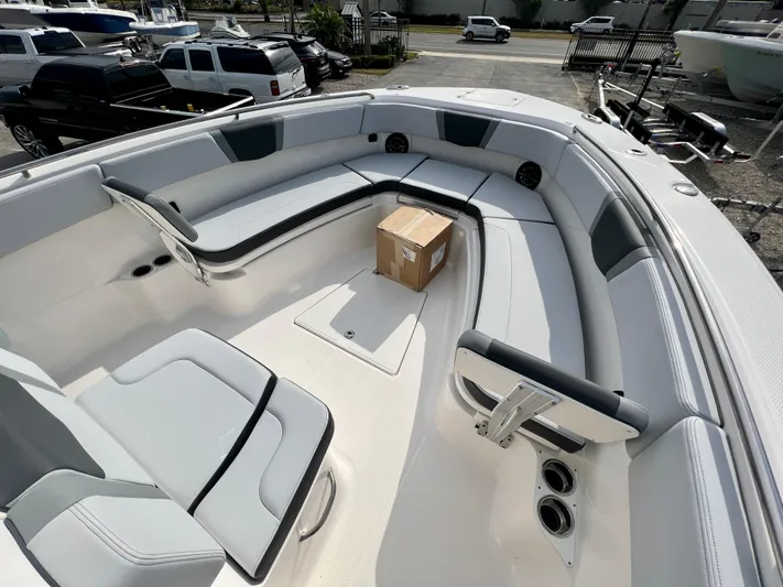  Yacht Photos Pics 2025 Robalo R300 boat interior with spacious seating and a central storage box.