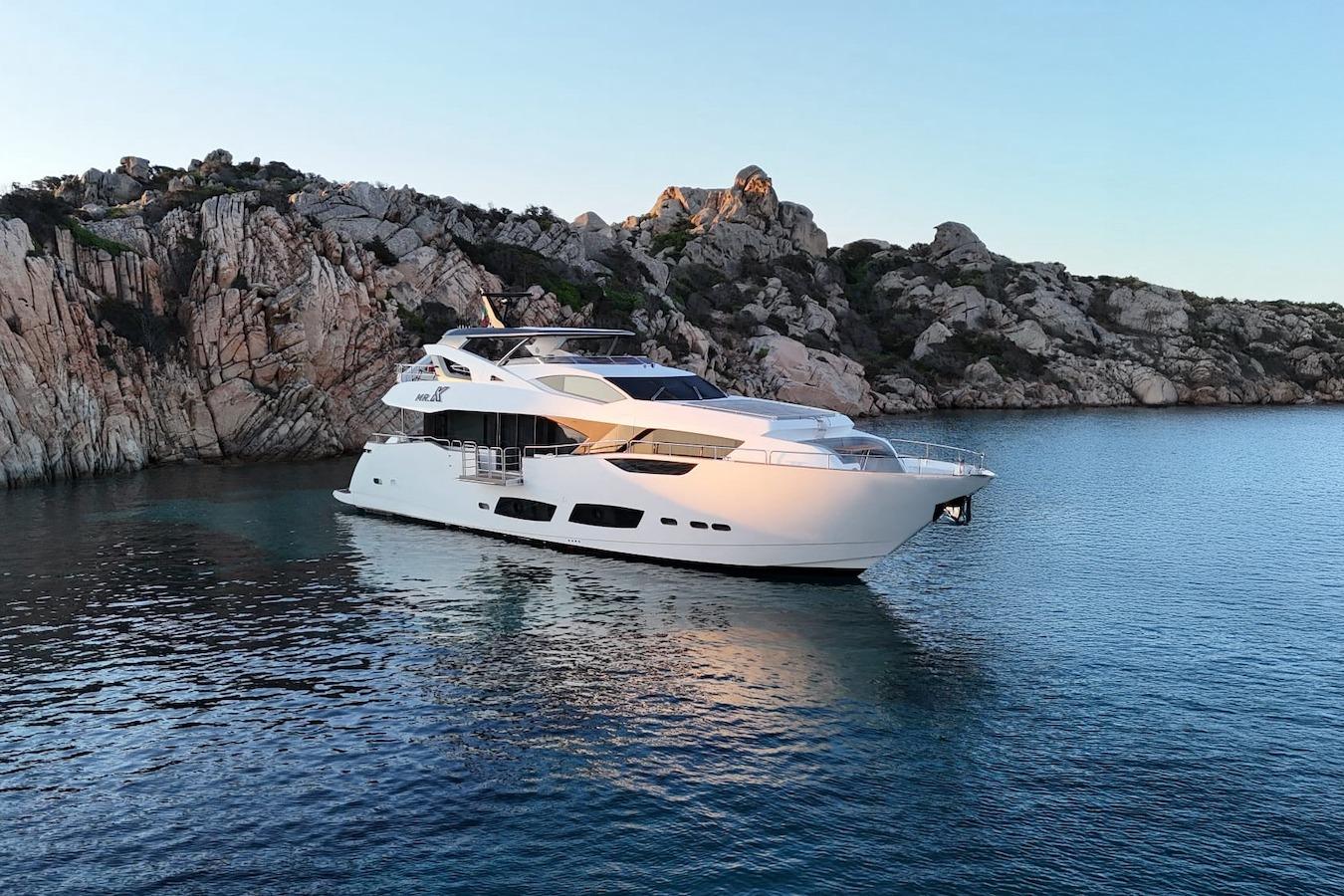 2021 Sunseeker 95 Yacht