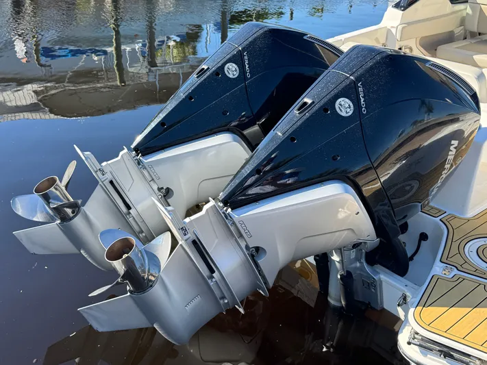  Yacht Photos Pics Twin Mercury Verado engines on a 2022 Boston Whaler 280 Vantage boat.