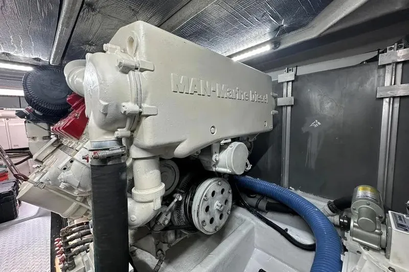  Yacht Photos Pics Engine room of 2006 Sea Ray 580 Sedan Bridge with MAN marine diesel engine.