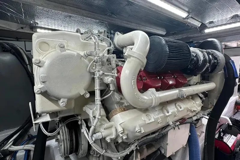  Yacht Photos Pics Engine of 2006 Sea Ray 580 Sedan Bridge yacht, detailed view.