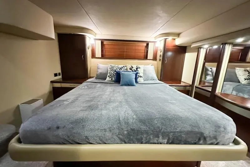  Yacht Photos Pics Luxurious bedroom interior of 2006 Sea Ray 580 Sedan Bridge yacht.