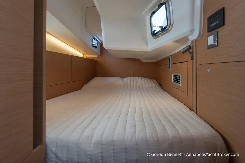 Shatzi Yacht Photos Pics Cozy cabin interior of 2022 Jeanneau Sun Odyssey 410 yacht with modern design.