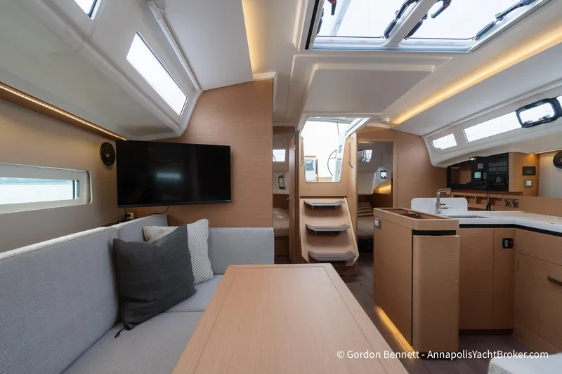Shatzi Yacht Photos Pics Interior of 2022 Jeanneau Sun Odyssey 410 yacht, featuring modern design and comfortable seating.