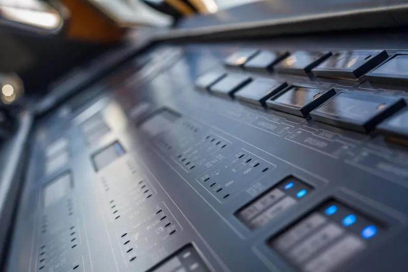 Hermes Yacht Photos Pics 2004 Sanlorenzo Hermes Helm 2