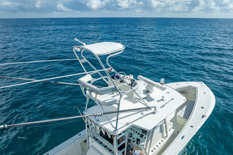  Yacht Photos Pics 2017 SeaVee 370Z boat on open ocean, featuring advanced navigation equipment.