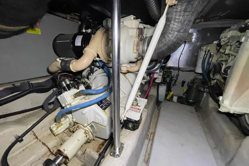 Beira Mar Yacht Photos Pics Engine room of a 2005 Sea Ray 420 Sedan Bridge, showcasing mechanical components.