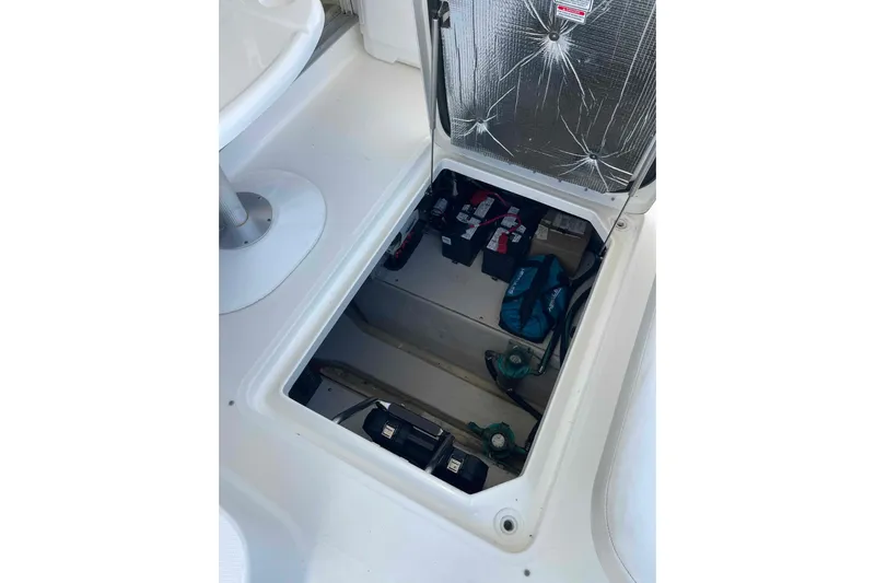 Beira Mar Yacht Photos Pics Open hatch of 2005 Sea Ray 420 Sedan Bridge showing battery compartment and equipment.