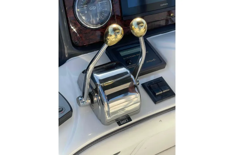 Beira Mar Yacht Photos Pics Control levers on a 2005 Sea Ray 420 Sedan Bridge yacht dashboard.