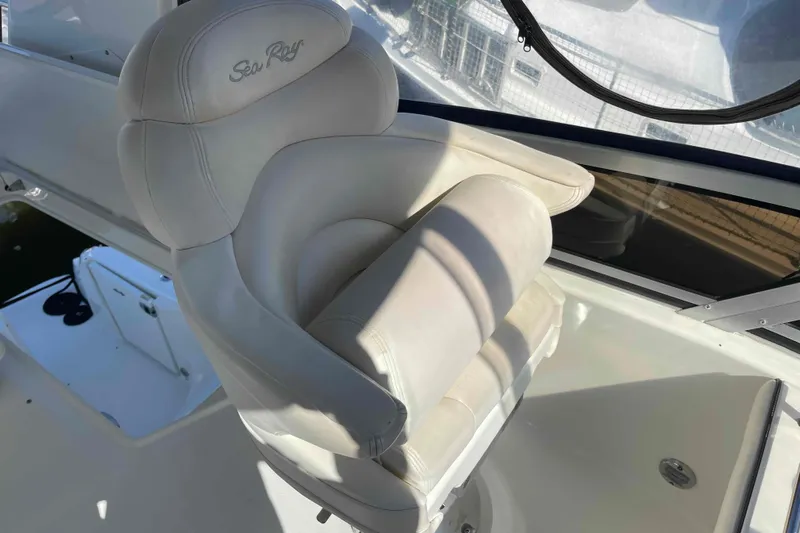 Beira Mar Yacht Photos Pics Captain's chair on 2005 Sea Ray 420 Sedan Bridge yacht, featuring luxurious white upholstery.