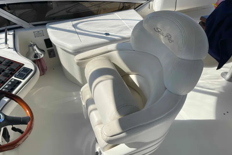 Beira Mar Yacht Photos Pics Captain's chair on 2005 Sea Ray 420 Sedan Bridge yacht, featuring luxurious white upholstery.