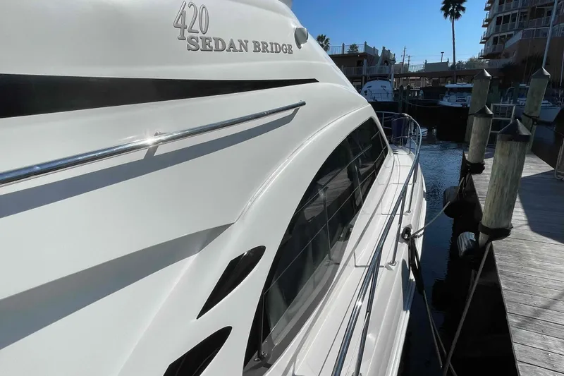 Beira Mar Yacht Photos Pics 2005 Sea Ray 420 Sedan Bridge yacht docked at marina, side view.