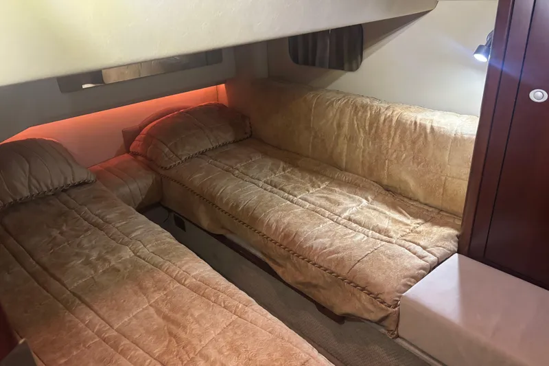 Beira Mar Yacht Photos Pics 2005 Sea Ray 420 Sedan Bridge cabin with twin beds and warm lighting.